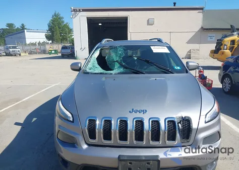 2017 Jeep Cherokee Latitude 4X4 z USA, uszkodzony, nr VIN 1C4PJMCS4HW635893